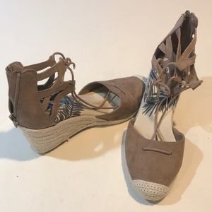 tan wedges